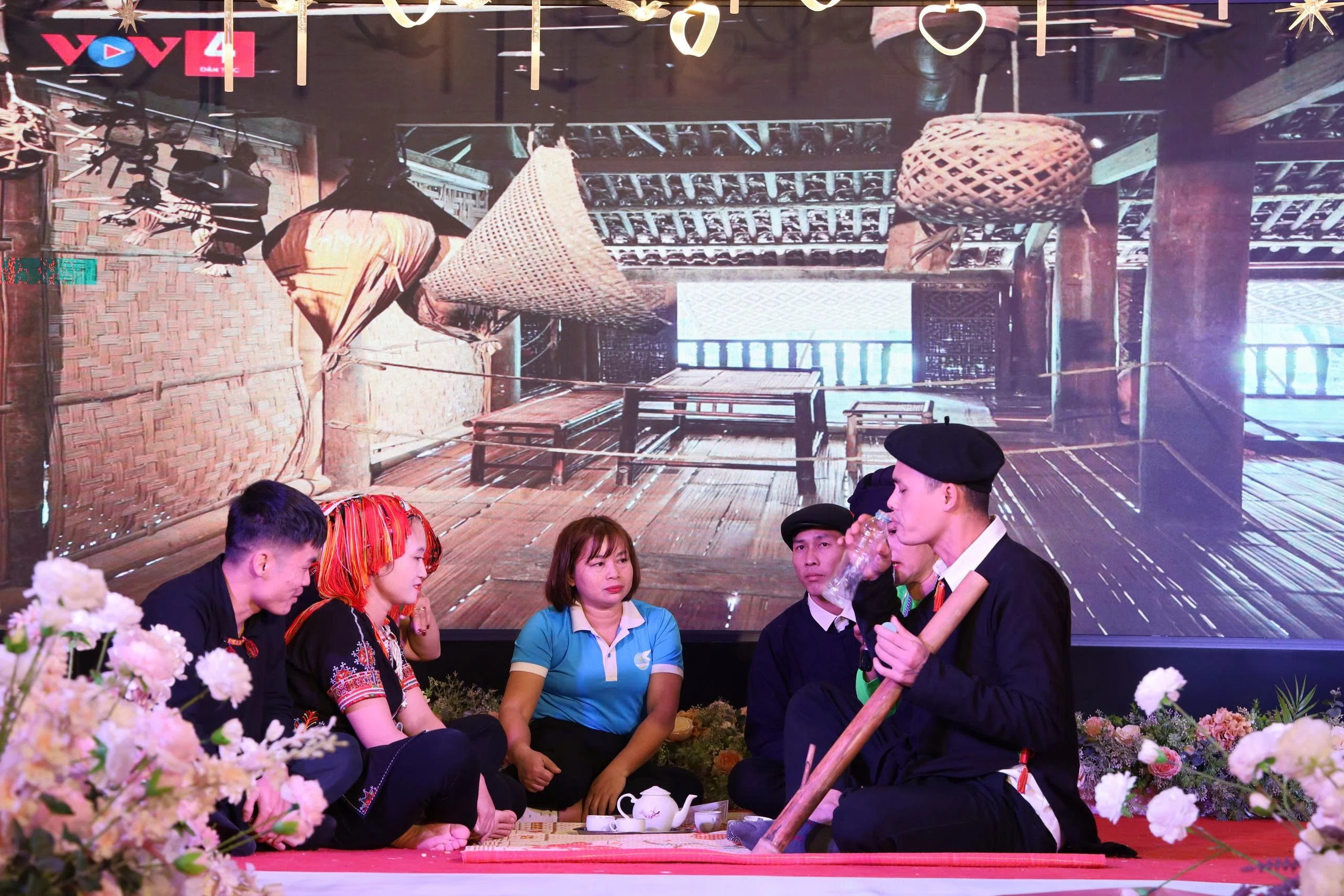 Một buổi tuyên truyền bình đẳng giới được thể hiện qua hình thức sân khấu hóa.