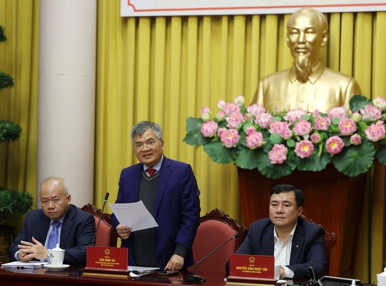 Phó Chủ nhiệm Văn phòng Chủ tịch nước, Trợ lý Chủ tịch nước Cấn Đình Tài, chủ trì họp báo.