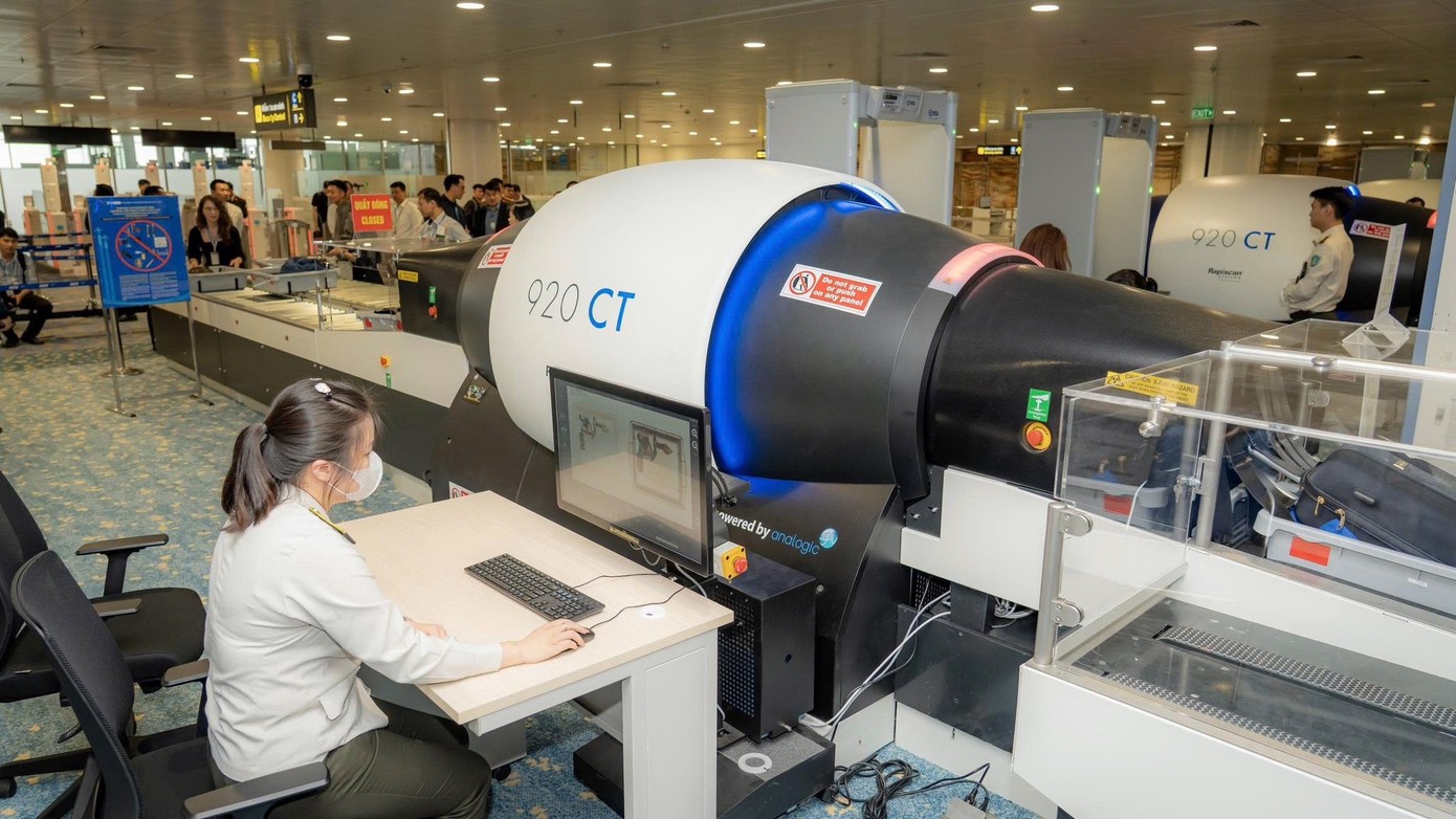 Máy soi hành lý 3D cho phép soi chiếu chính xác mà không yêu cầu hành khách tháo laptop hoặc chất lỏng khỏi hành lý xách tay tại nhà ga T2 mở rộng. Ảnh: NIA.