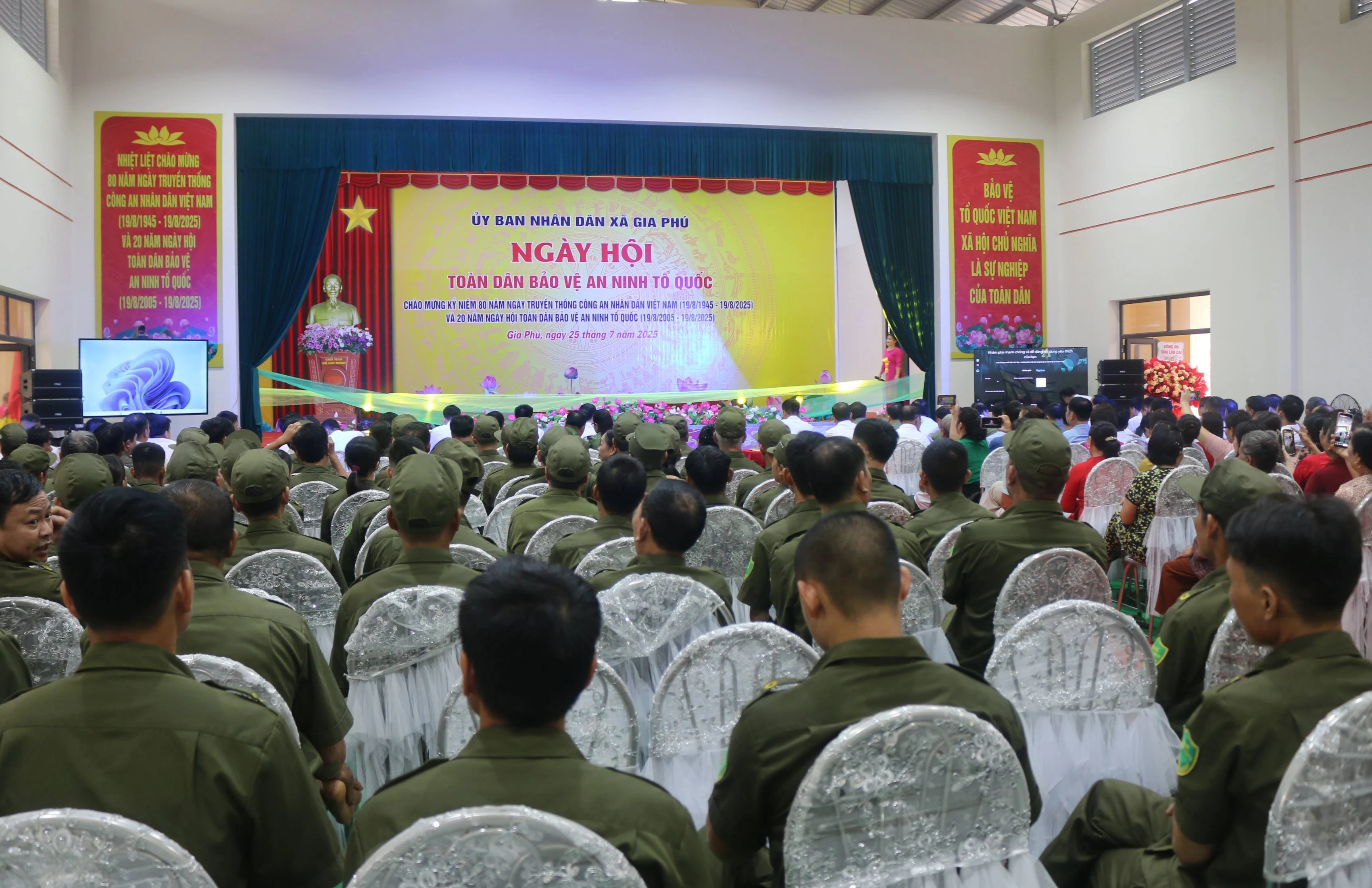 Quang cảnh buổi lễ.