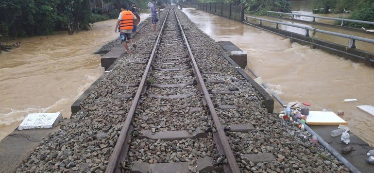 Đá được bổ sung tại các vị trí bị trôi, hỏng, bảo đảm thông tuyến. Đá được bổ sung tại các vị trí bị trôi, hỏng, bảo đảm thông tuyến.