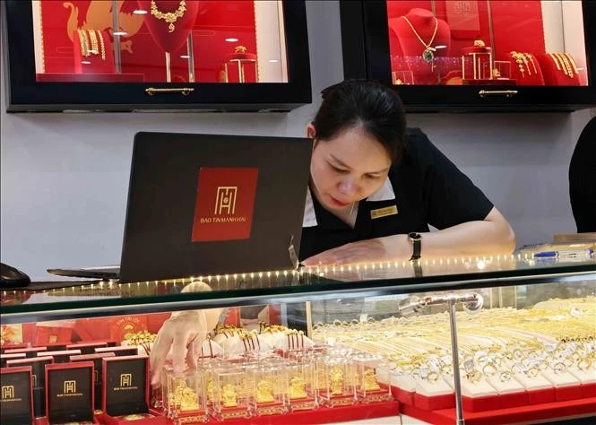 Vàng bày bán tại một cửa hàng kinh doanh Công ty vàng bạc Bảo Tín Mạnh Hải.