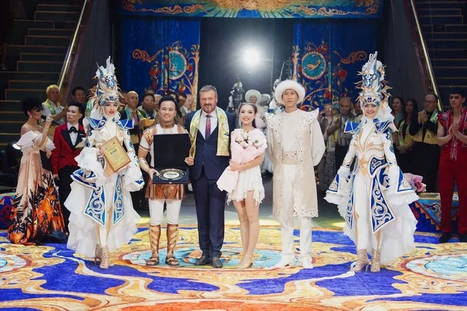 Tiết mục đu dây đôi "Duo Love" của hai nghệ sỹ Thu Hương và Thanh Tuấn được trao giải Vàng tại Liên hoan Xiếc quốc tế lần thứ III tại Almaty, Kazakhstan.