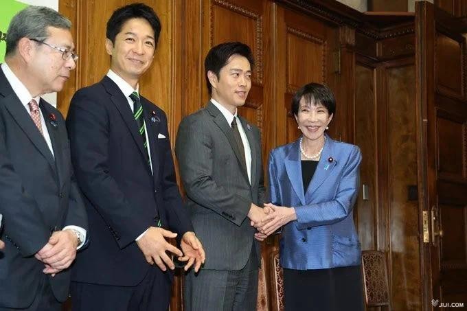 Cái bắt tay chiến lược của lãnh đạo LDP và Duy Tân.