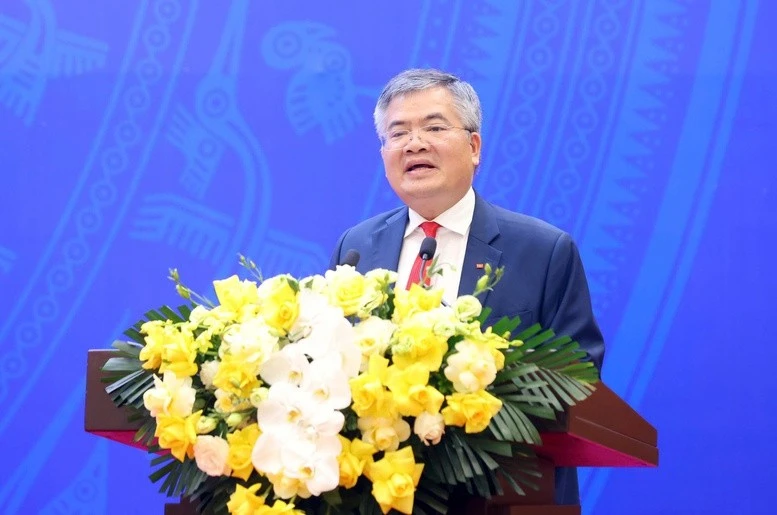 Phó Chủ nhiệm Văn phòng Chủ tịch nước Cấn Đình Tài phát biểu