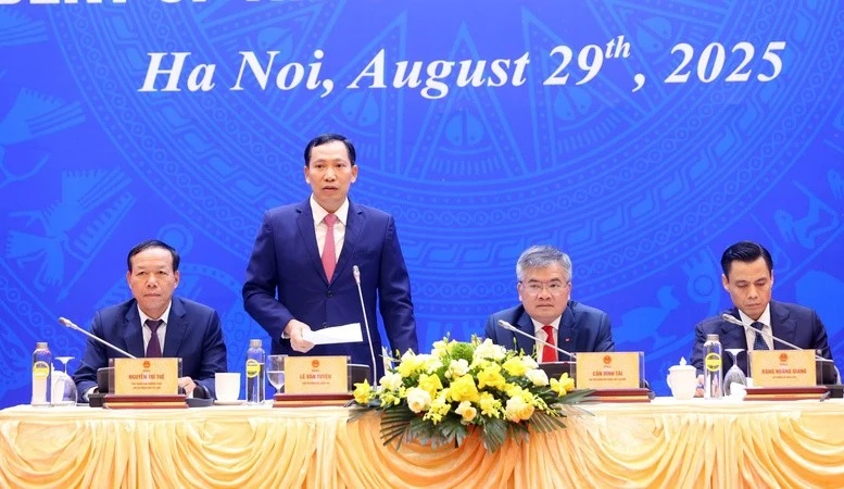 Thứ trưởng Bộ Công an Lê Văn Tuyến trả lời các câu hỏi của báo chí