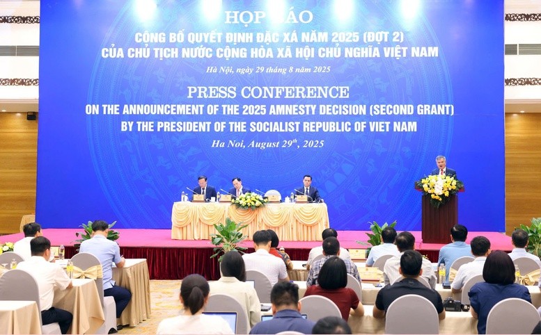 Phó Chủ nhiệm Văn phòng Chủ tịch nước Cấn Đình Tài phát biểu Phó Chủ nhiệm Văn phòng Chủ tịch nước Cấn Đình Tài phát biểu