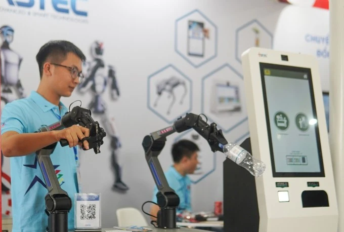 Sản phẩm công nghệ giới thiệu tại Triển lãm Đổi mới sáng tạo VIIE 2025, tháng 10/2025.
