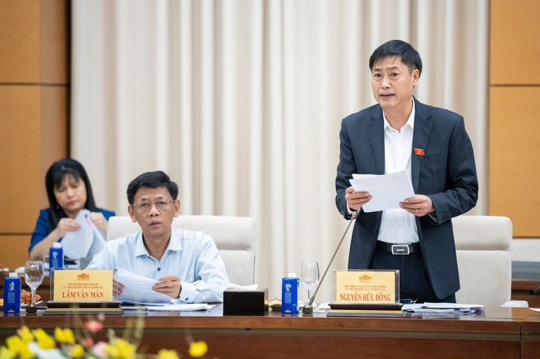 Chủ nhiệm Ủy ban Công tác đại biểu phát biểu tại phiên họp. (Ảnh: DUY LINH)