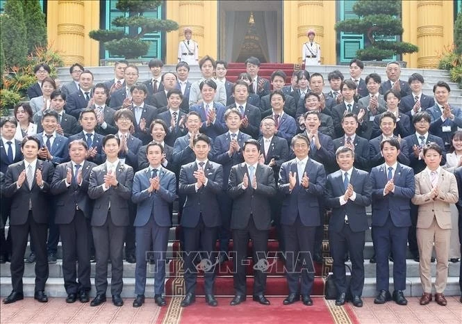 Chủ tịch nước Lương Cường với Đoàn Ban Thanh niên Đảng Dân chủ tự do Nhật Bản (LDP) và các nghị sĩ trẻ Nhật Bản.
