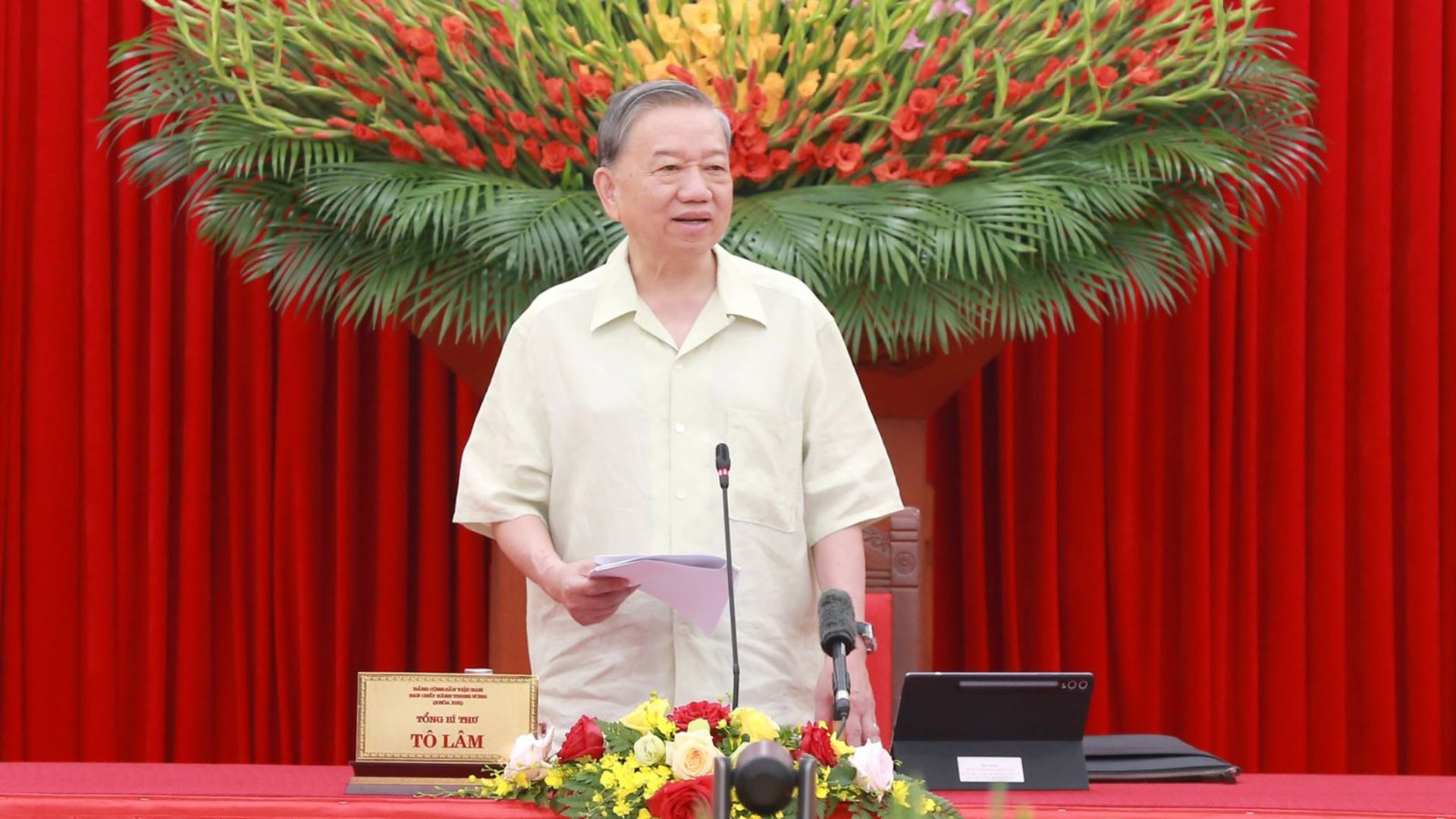 Tổng Bí thư Tô Lâm phát biểu chỉ đạo phiên họp. 15-10-tbt2.jpg
