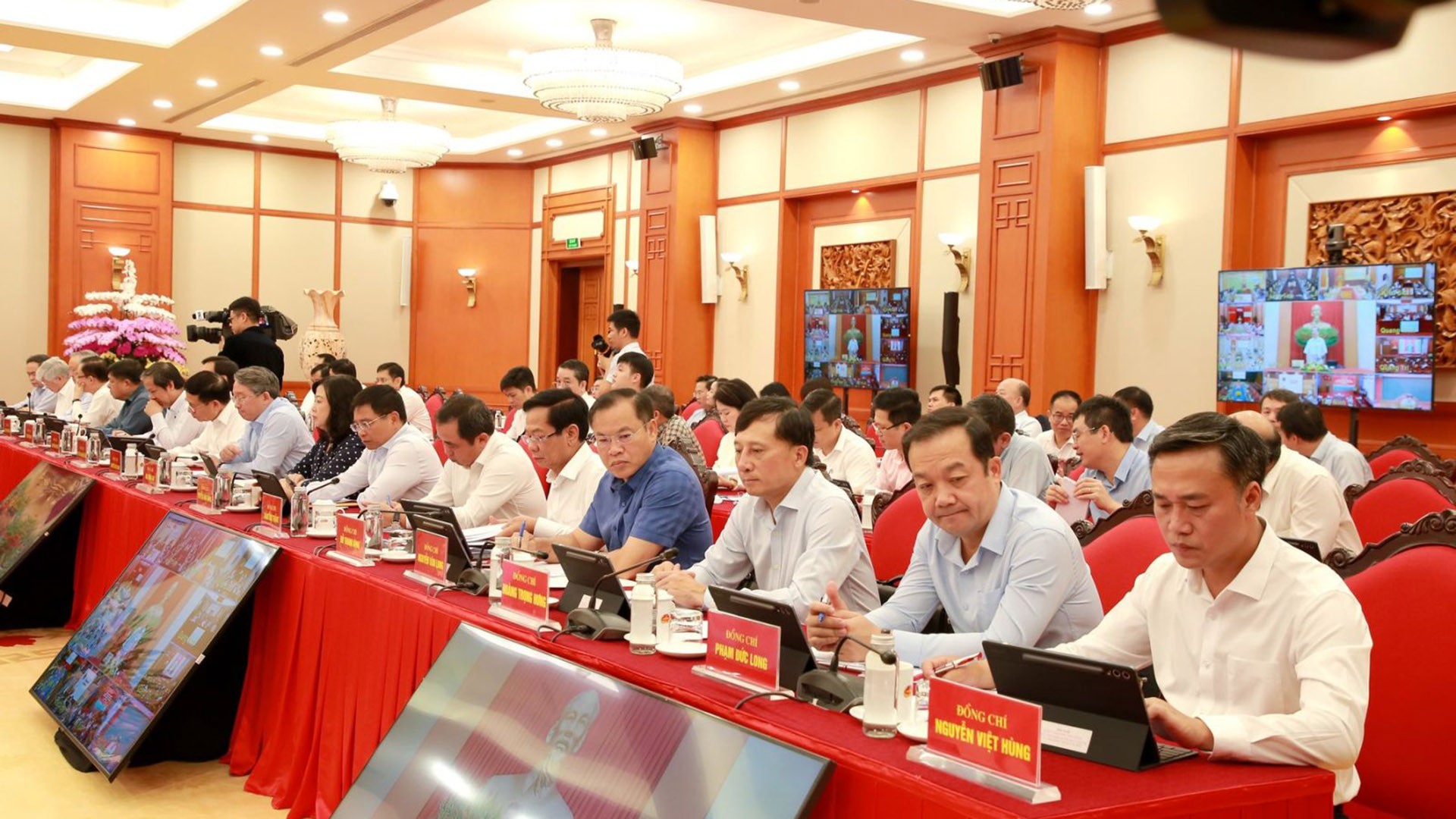 Đại diện các ban, bộ, ngành tham dự phiên họp. 15-10-tbt5.jpg