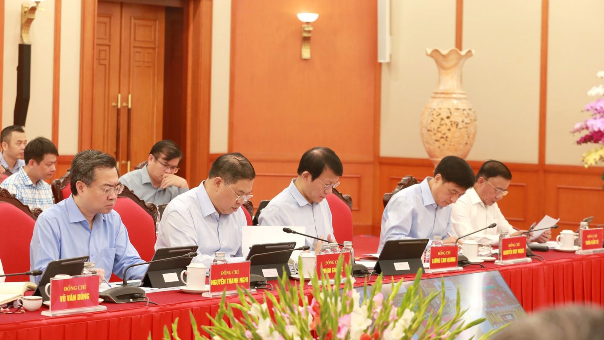 Các đồng chí lãnh đạo Đảng, Nhà nước tham dự phiên họp. 15-10-tbt4.jpg