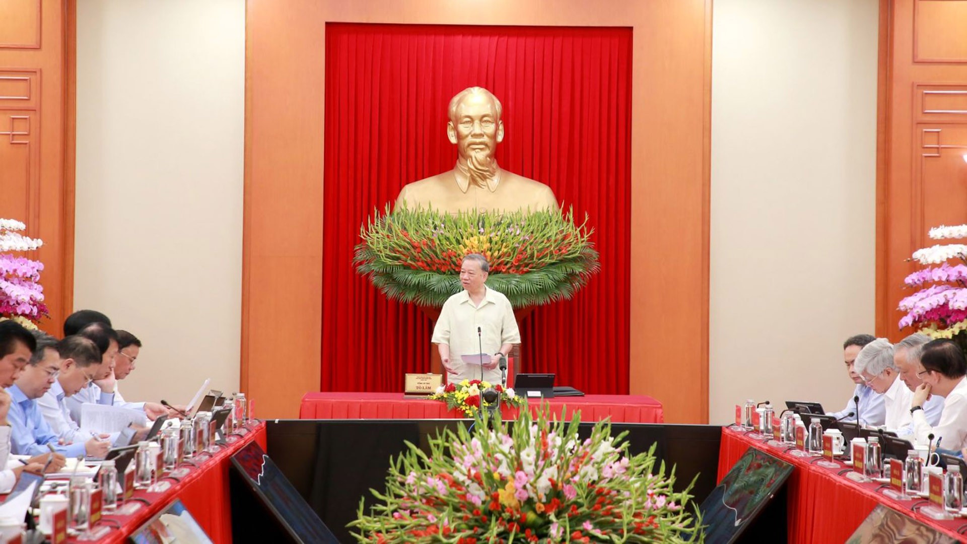 Tổng Bí thư Tô Lâm chủ trì phiên họp. 15-10-tbt.jpg
