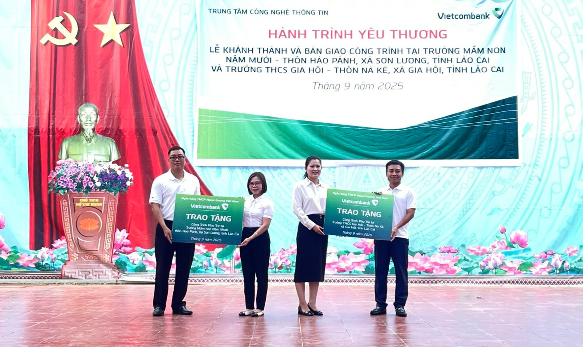 Ngân hàng Vietcombank trao tặng công trình xây dựng cho trường Trung học cơ sở Gia Hội và Trường Mầm non Nậm Mười. ngan-hang2.jpg