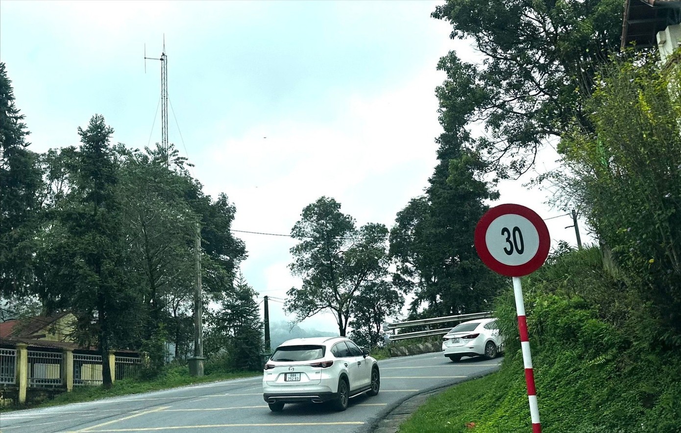 Lào Cai điều chỉnh biển hạn chế tốc độ đường lên Sa Pa sau phản ánh của Báo Tiền Phong ảnh 1