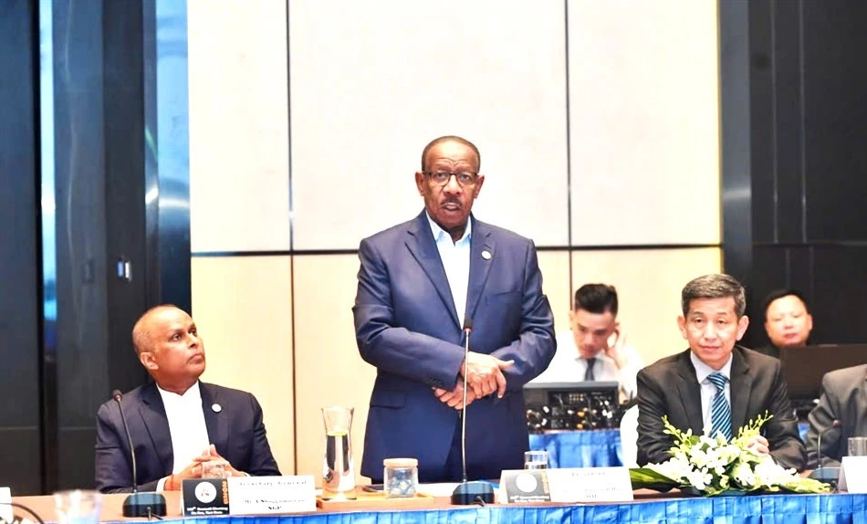 Chủ tịch Điền kinh châu Á, Ngài Dahlan Jumaan Al Hamad đánh giá cao vai trò của điền kinh Việt Nam.