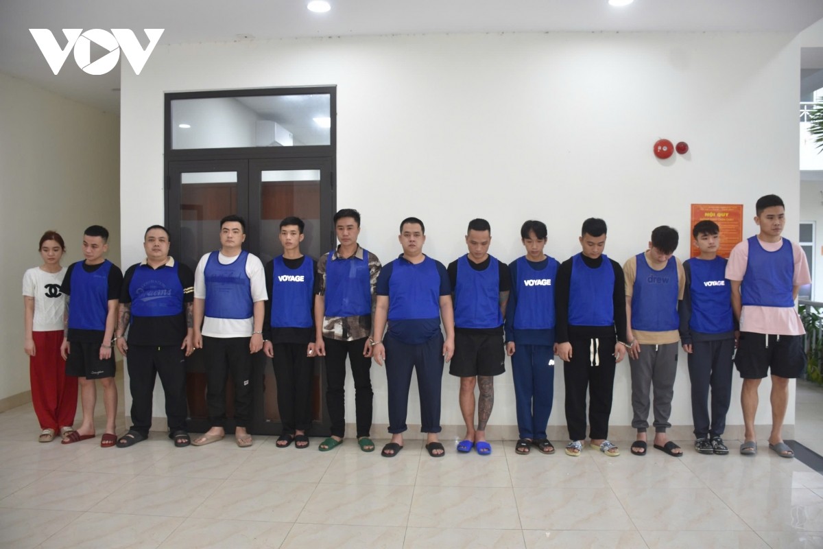 13 đối tượng bị lực lượng chức năng tạm giữ