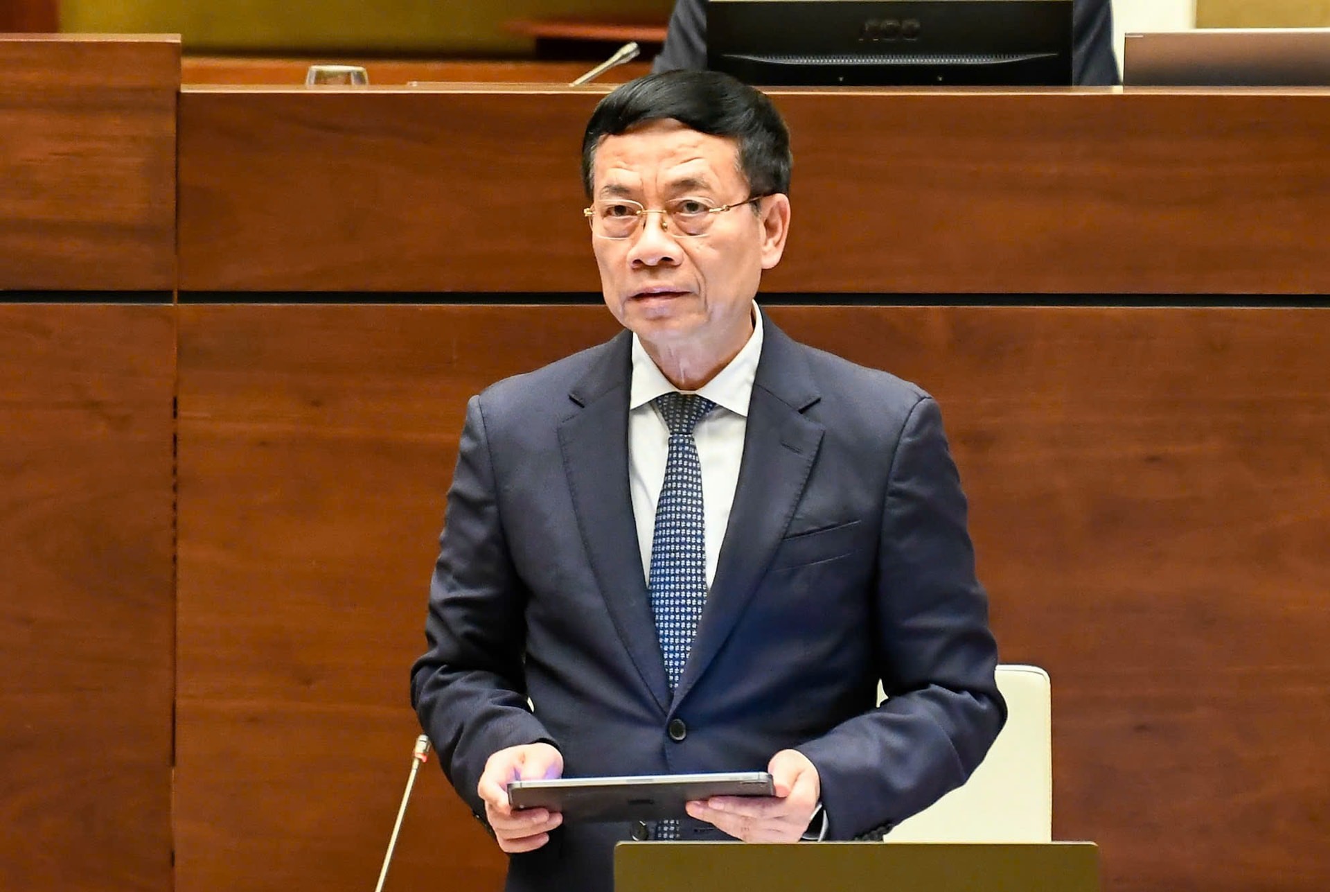 Bộ trưởng Bộ Khoa học và Công nghệ Nguyễn Mạnh Hùng phát biểu giải trình.