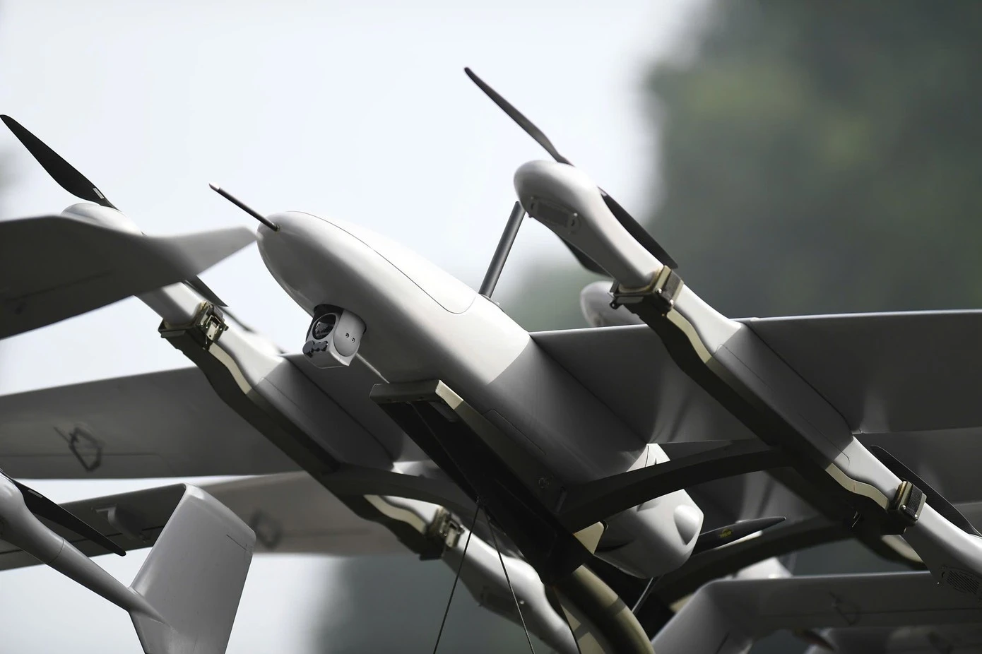 Các hệ thống vũ khí, khí tài của Việt Nam được phô diễn trong lễ kỷ niệm.