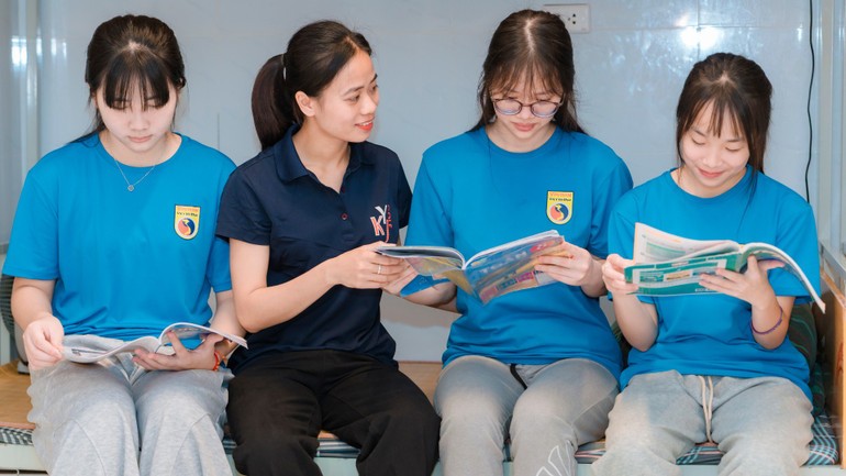 Dù trên đường đua khắc nghiệt hay giữa bục giảng trường IVS, Thu Trang luôn tỏa sáng bằng năng lượng cống hiến tích cực nhất.