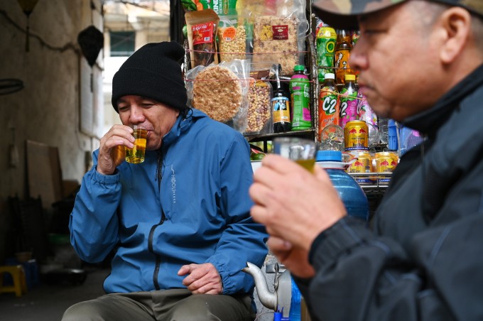 Người Hà Nội trong đợt rét tháng 11/2025. Ảnh: Giang Huy