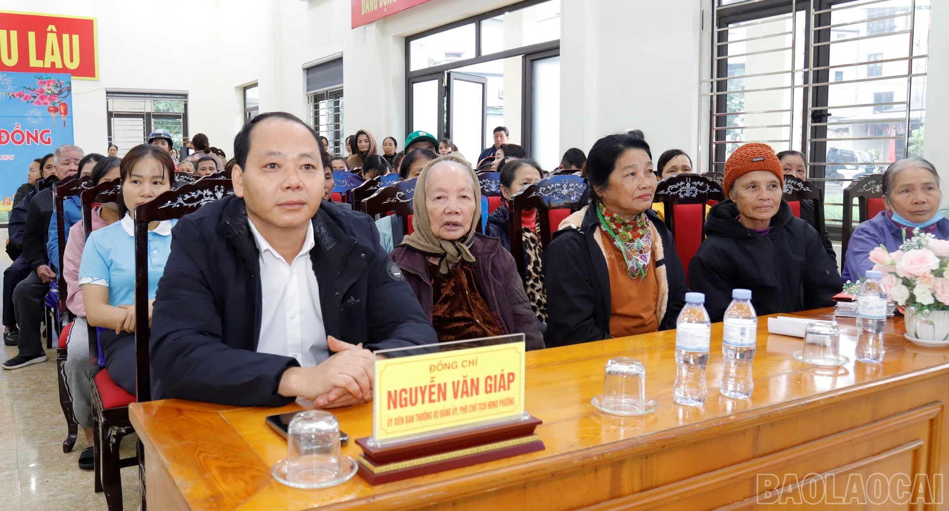 Đông đảo người dân dự chương trình.