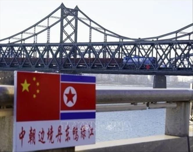 Tàu chở hàng từ Triều Tiên di chuyển hướng tới thành phố Đan Đông (Trung Quốc) ngày 21/12/2025. Ảnh tư liệu