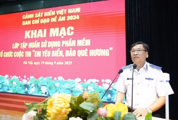 Thiếu tướng Trần Văn Xuân phát biểu khai mạc lớp tập huấn.