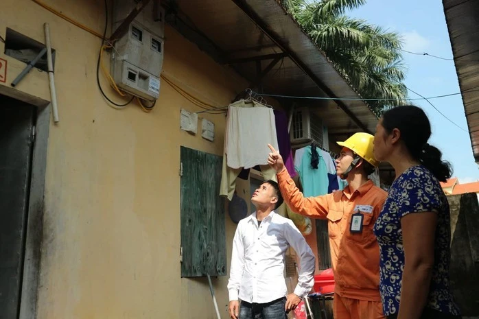 EVN yêu cầu rà soát từng trường hợp khách hàng phản ánh hóa đơn tiền điện tháng 6 tăng cao.