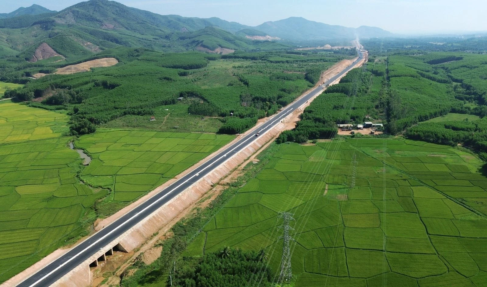 Cao tốc thành phần Hoài Nhơn – Quy Nhơn cán đích ngày 19/12/2025 góp phần hoàn thiện cao tốc Bắc Nam.