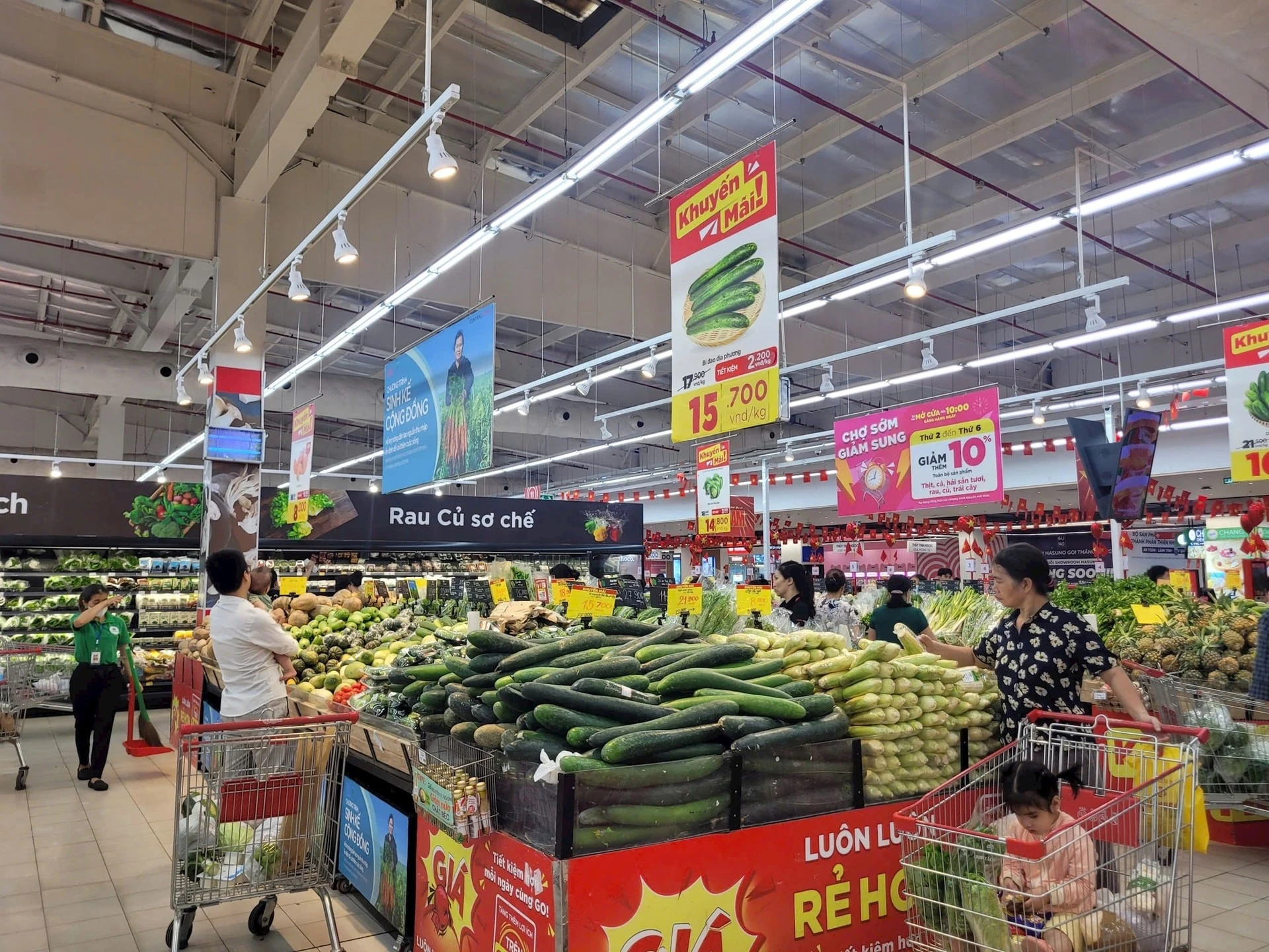 Bộ Công Thương yêu cầu bảo đảm nguồn cung hàng hóa thiết yếu mùa mưa bão và cuối năm.