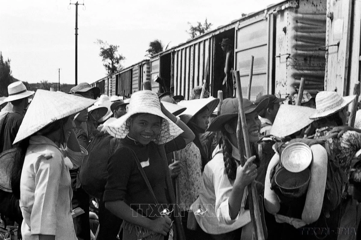 Trong những năm kháng chiến, hàng triệu thanh niên đã lên đường chiến đấu, với tinh thần của “Ba sẵn sàng”, “Năm xung phong”, góp phần làm nên những thắng lợi vĩ đại của dân tộc.