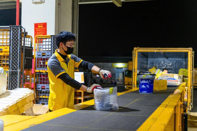 Các bưu gửi đến Bưu cục phát trước 15/2 (28 tháng Chạp) sẽ được Bưu điện Việt Nam phát đến tay người nhận trước Tết Nguyên đán, chậm nhất là trước 12h trưa 16/2 (29 tháng Chạp).