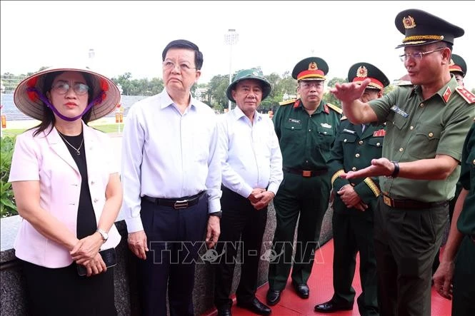 Thường trực Ban Bí thư Trần Cẩm Tú, Phó Thủ tướng Mai Văn Chính kiểm tra công tác chuẩn bị Lễ kỷ niệm 80 năm Cách mạng tháng Tám thành công và Quốc khánh tại khu vực Lăng Chủ tịch Hồ Chí Minh, Quảng trường Ba Đình.