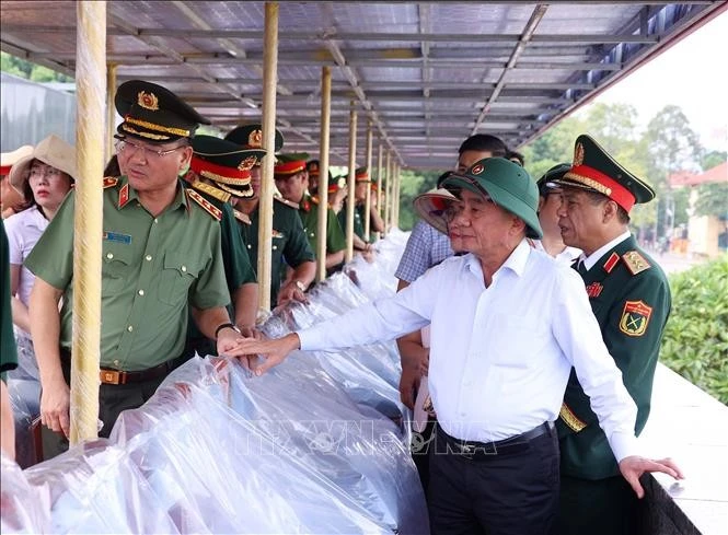 Thường trực Ban Bí thư Trần Cẩm Tú kiểm tra công tác chuẩn bị Lễ kỷ niệm 80 năm Cách mạng tháng Tám thành công và Quốc khánh tại khu vực Lăng Chủ tịch Hồ Chí Minh, Quảng trường Ba Đình.