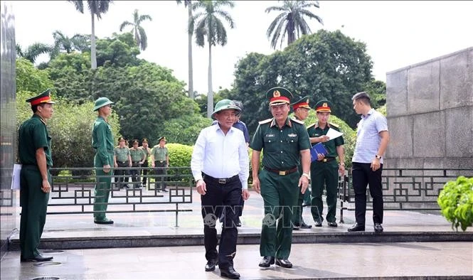 Thường trực Ban Bí thư Trần Cẩm Tú kiểm tra công tác chuẩn bị Lễ kỷ niệm 80 năm Cách mạng tháng Tám thành công và Quốc khánh tại khu vực Lăng Chủ tịch Hồ Chí Minh, Quảng trường Ba Đình.