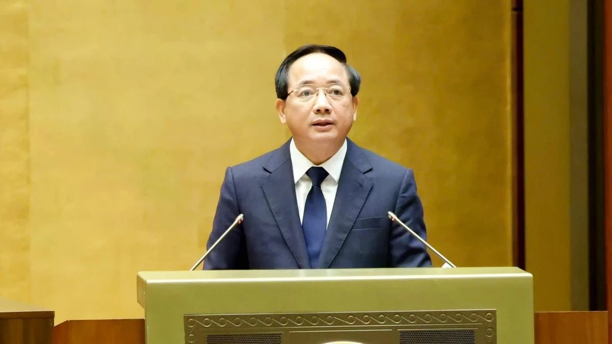 Trưởng ban Tuyên giáo và Dân vận Trung ương Trịnh Văn Quyết trình bày chuyên đề tại hội nghị.