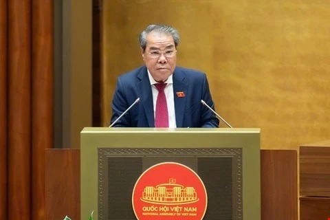 Chủ nhiệm Ủy ban Dân nguyện và Giám sát của Quốc hội Dương Thanh Bình trình bày báo cáo tại kỳ họp.