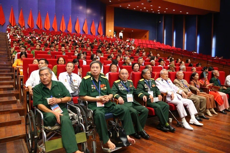 Đại biểu tham dự Cuộc gặp mặt người có công, nhân chứng lịch sử tiêu biểu năm 2025.
