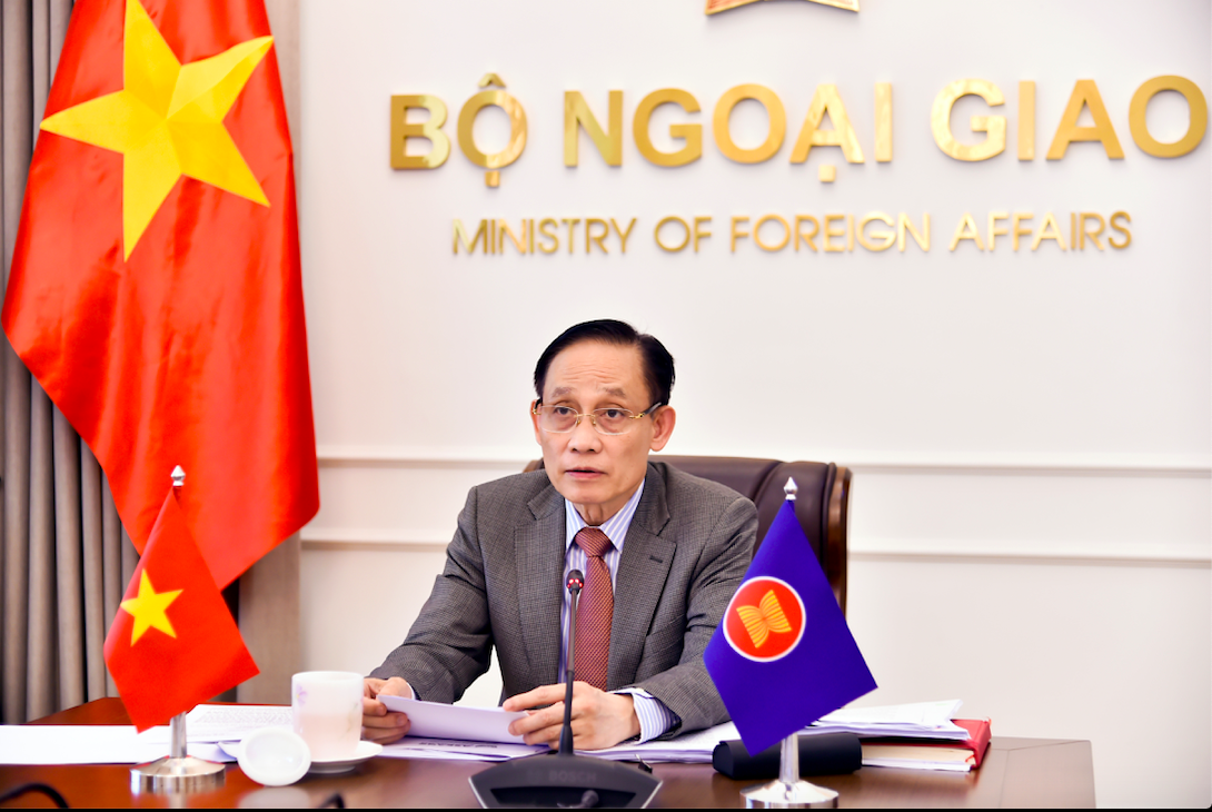 Bộ trưởng Ngoại giao Lê Hoài Trung tại cuộc họp trực tuyến với các Bộ trưởng Ngoại giao ASEAN.