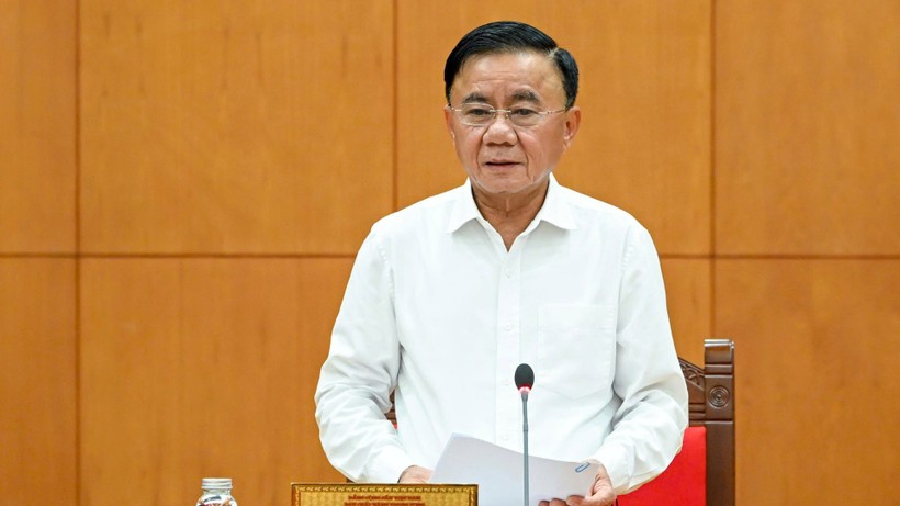 Thường trực Ban Bí thư Trần Cẩm Tú đã ký ban hành Quy định số 377-QĐ/TW ngày 8/10/2025 của Bộ Chính trị về phân cấp quản lý cán bộ và quy hoạch, bổ nhiệm, giới thiệu ứng cử, tạm đình chỉ công tác, cho thôi giữ chức vụ, từ chức, miễn nhiệm đối với cán bộ. 17-10-ongtu.jpg