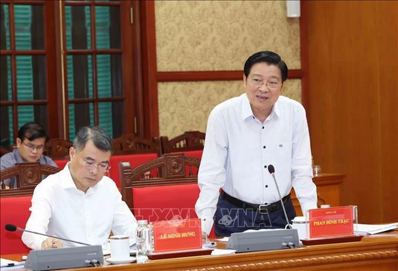 Trưởng Ban Nội chính Trung ương Phan Đình Trạc, Phó Trưởng Ban Thường trực Ban Chỉ đạo Trung ương về phòng, chống tham nhũng, lãng phí, tiêu cựcphát biểu tại cuộc họp.