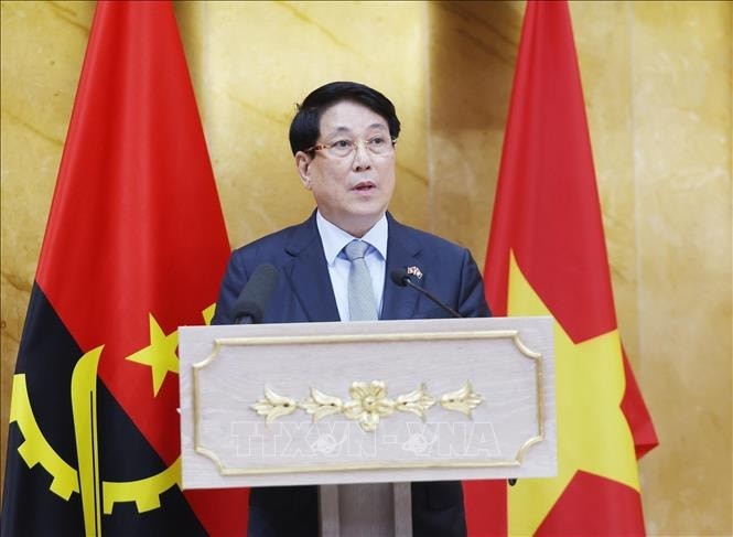 Chủ tịch nước Lương Cường phát biểu chính sách tại Quốc hội Angola. Chủ tịch nước Lương Cường phát biểu chính sách tại Quốc hội Angola.