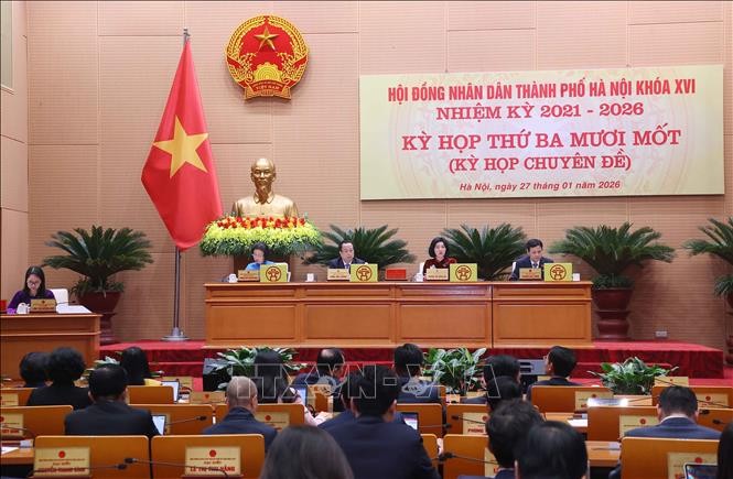 Chủ tọa điều hành kỳ họp.