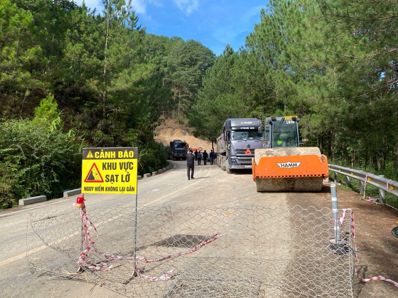 Bộ Xây dựng vừa quyết định công bố tình huống khẩn cấp trên tuyến đường đèo Mimosa và một số công trình trên Quốc lộ 20.