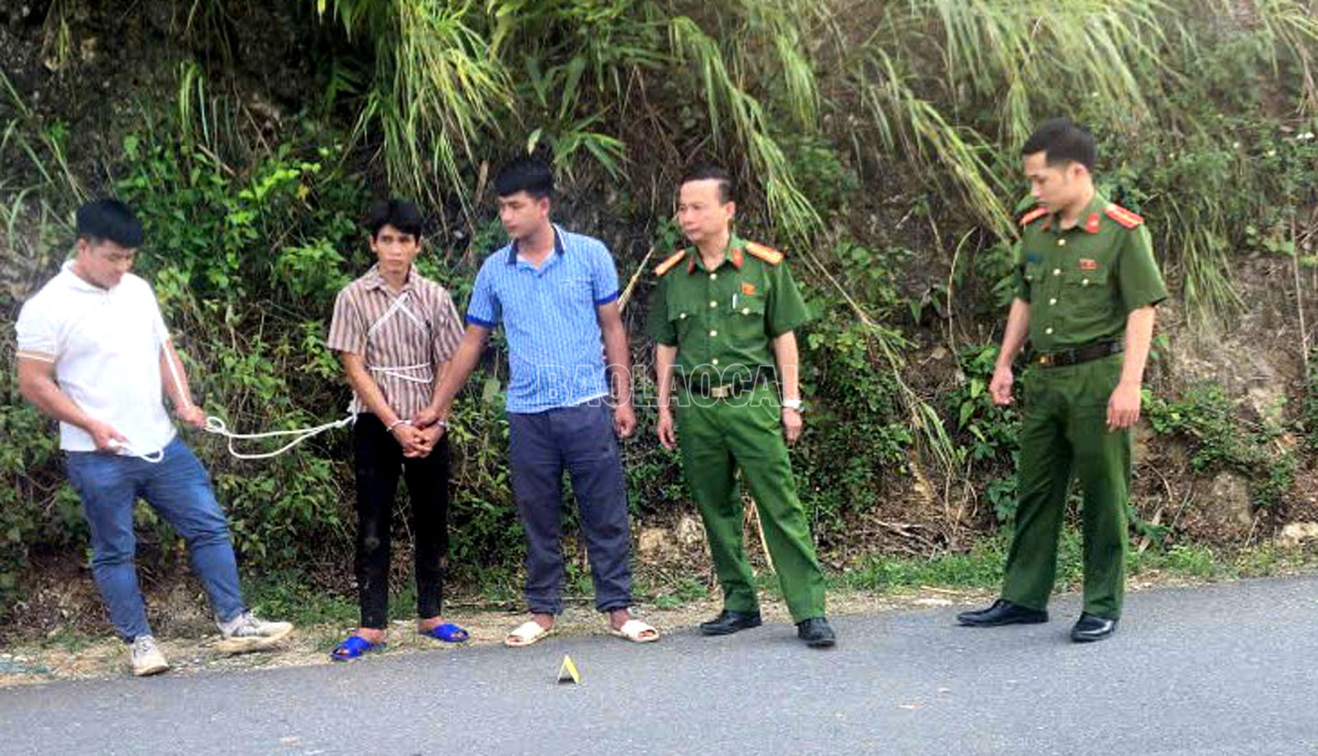 Lực lượng Công an tiến hành thực nghiệm hiện trường. baolaocai-c_44.jpg
