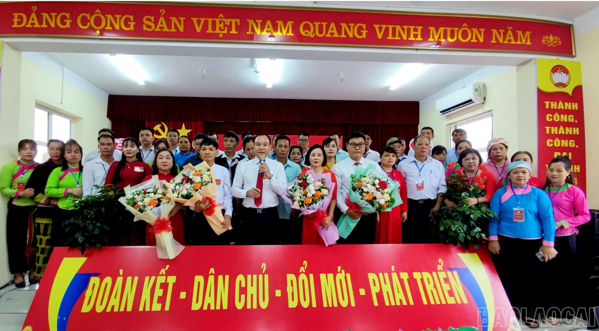 Đại hội hiệp thương cử 55 Ủy viên MTTQ xã Hợp Thành khóa I. baolaocai-br_9-9-hop-thanh3.jpg