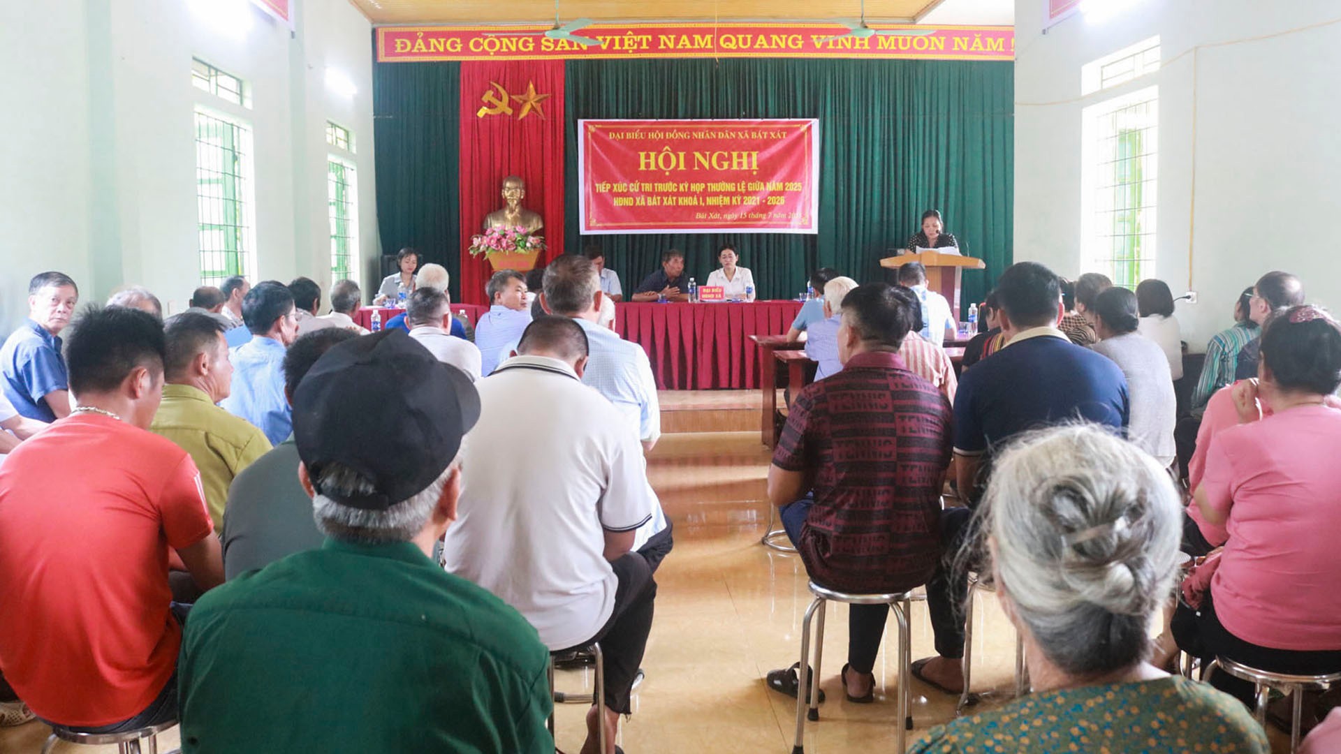 Quang cảnh buổi tiếp xúc. quang-canh1.jpg
