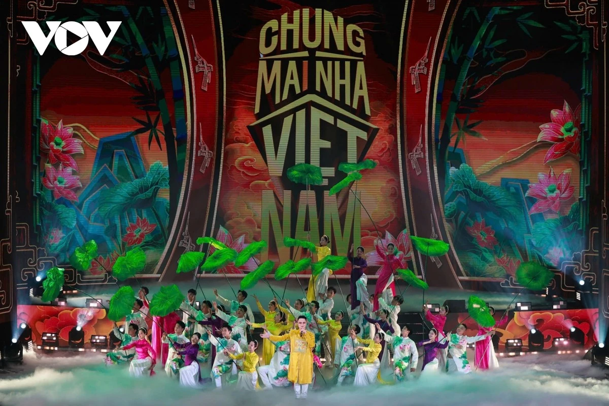 Chương trình nghệ thuật tại chương trình Xuân quê hương.